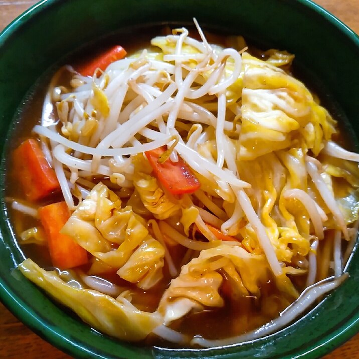 もやしとキャベツと人参入り醤油ラーメン